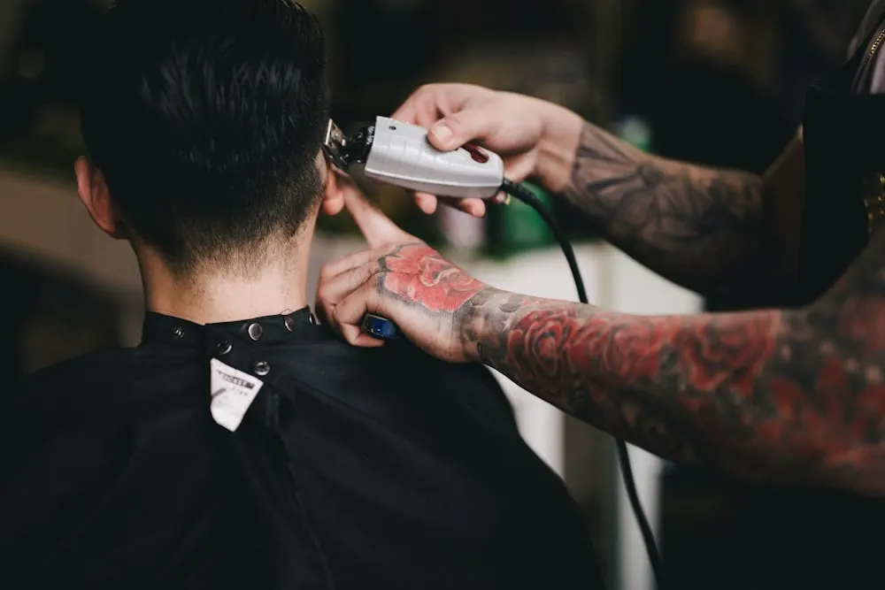 Máquina cortadora de cabello en acción